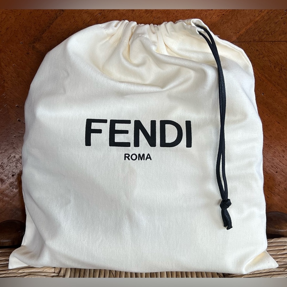 🌟 FENDI 🌟 BAG 🌟 - Picture 3 of 6